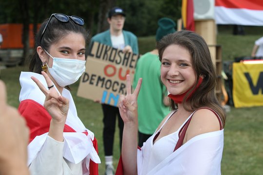 Surengta atvira diskoteka-iškyla ant Tauro kalno, skirta išreikšti palaikymą Baltarusijos žmonėms.<br>R.Danisevičiaus nuotr.