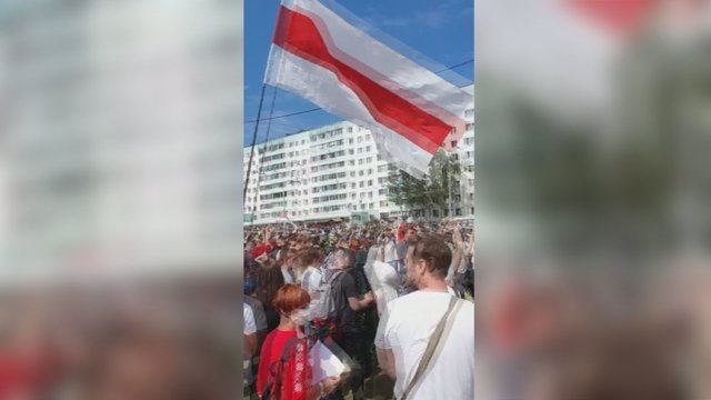 Lietuvio užfiksuoti vaizdai Minske: bauginimų neišsigandę žmonės vėl patraukė į gatves