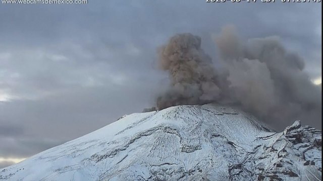 Įspūdingi vaizdai: pamatykite, kaip atrodo ugnikalnio išsiveržimas