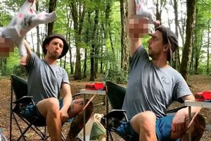Dėl brutalaus elgesio su dukra areštuotas Rusijos tinklaraštininkas: kratė ir sukiojo žemyn galva