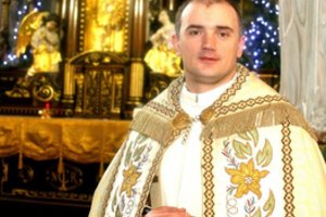 Klebono nesulaukę parapijiečiai apstulbo: kunigas tyliai paspruko pas moterį