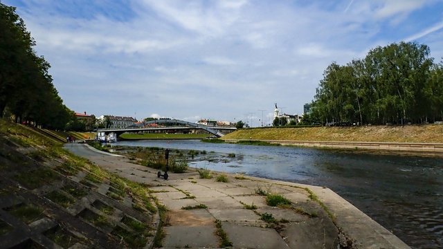 Hidrologinės sausros padariniai: šalyje nuseko upės, Vilniuje Nerį galima perbristi skersai
