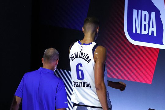 K. Porzingio išvarymas iš aikštės nustebino net NBA karalių L. Jamesą