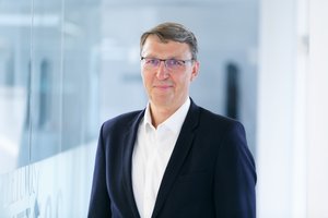 „Lietuvos ryto“ apžvalgininkas V. Bruveris – įtakingiausių Lietuvos žurnalistų dešimtuke