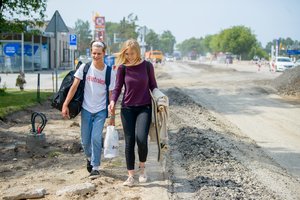 Į poliklinikas teks kulniuoti pėsčiomis: valdžia įsitikinusi, kad kelias autobusams – per siauras