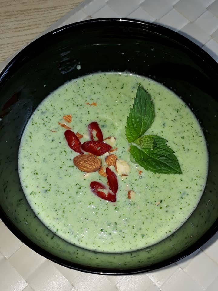 Šalta agurkų sriuba su mėtomis.<br>Nuotr. iš „Zinos virtuvėje“.
