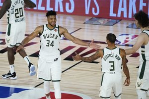 NBA naktis: D. Lillardo trauma ir „Lakers“ bei „Bucks“ pergalės