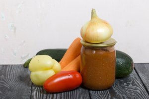 Cukinijų ikrai: lengvai paruošiama užkandėlė, kuri žiemą primins vasarą