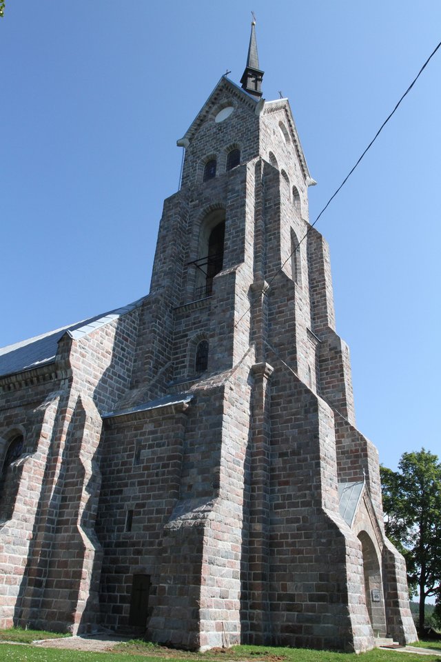  Tašytų akmenų Salako bažnyčia, į kurią taip ir neatvyko E.Troickis, yra unikali Lietuvoje.<br> M.Patašiaus nuotr.
