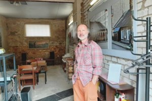 Vilnių fotografuojantis architektas garažą pavertė meno galerija 