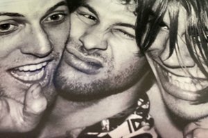 Mirė grupės „Red Hot Chili Peppers“ narys Jackas Shermanas