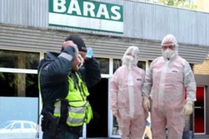 Alaus mėgėją koronavirusui paguldžius į reanimaciją, sugyventinė ir draugas virusą sėjo po visą miestą