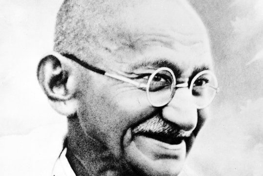 Legendiniai M. Gandhi akiniai parduoti už 288 tūkst. eurų 
