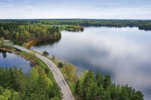 Naujas pažintinis takas Aukštaitijoje nustebins nestandartinėmis pramogomis – galėsite persikelti per marias