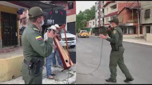 Dėl pandemijos nukentėjusio pareigūno balsas atima žadą: dainuoja gatvėse, kad prisidurtų prie atlyginimo