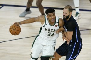 G. Antetokounmpo vedama „Bucks“ – per žingsnį nuo kito atkrintamųjų etapo