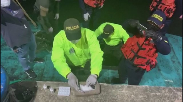 Kolumbiečių gaujos darbeliai: policija povandeniniame laive aptiko toną narkotikų