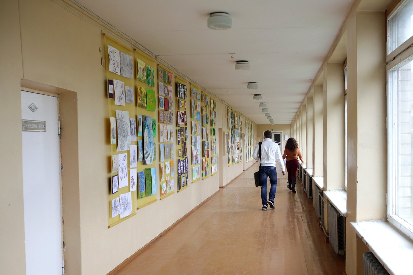 Sprendimui dėl vaikų sugrįžimo į mokyklas rugsėjo mėn. labiausiai pritarė dirbantys tėvai.<br>V.Balkūno nuotr.