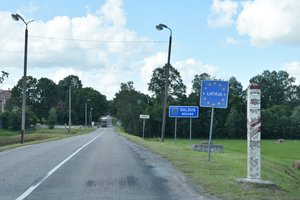 Į Latviją vykstantiems lietuviams gresia privaloma dviejų savaičių saviizoliacija