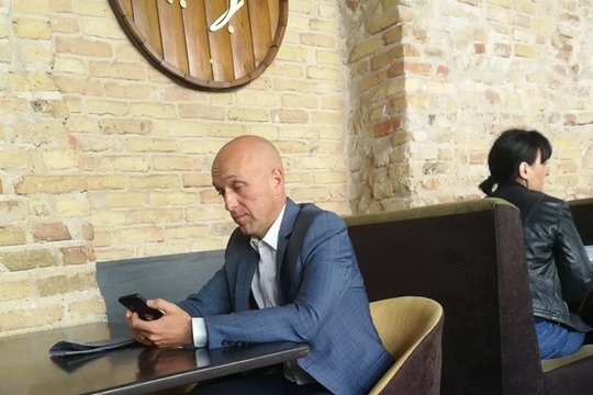 Į kavinę be kaukės atėjęs Registrų centro vadovas vaikė padavėją: „Atnešk man“