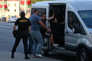 Dėl dainos „Peremen!“ renginyje Minske persekiojami baltarusiai atvyko į Lietuvą