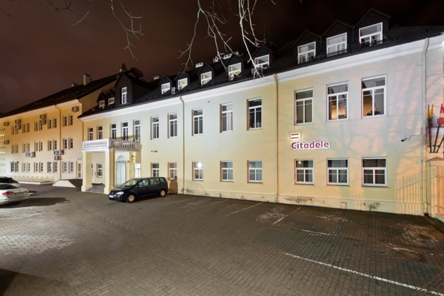 Tarptautinė nekilnojamojo turto konsultacijų bendrovė „Newsec“ tarpininkavo sudarant nuomos sandorį – Vilniuje, Kalinausko g. 13, esantis objektas, kuriame buvo įsikūręs bankas „Citadele“, buvo išnuomotas privačiai mokslo įstaigai „Pažinimo medis“.<br>„Newsec“ nuotr.