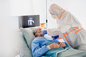 Pranešama apie daugiau pakartotinių užsikrėtimų koronavirusu