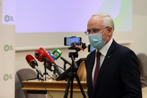 A. Monkevičius: nori ar ne – kaukės petraukose bus privalomos, mokytojams žada nemokamus skiepus nuo gripo