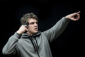 „Žuvėdroje“ po atviru dangumi vaidinsiantis Martynas Nedzinskas: „Svarbiausia pasidalyti istorija su žiūrovais“