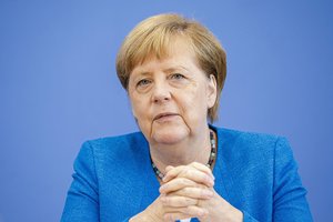 A. Merkel apgailestauja dėl Sh. Abe pasitraukimo, giria jo „kovą už daugiašališkumą“