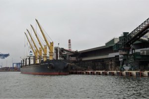 Baltarusiškas trąšas kraunančio BKT vadovas po A. Lukašenkos gąsdinimų: „Ramiai sėdžiu ir laukiu“