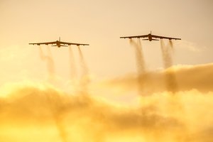 NATO treniruotės metu virš Lietuvos praskrido JAV strateginis bombonešis B-52