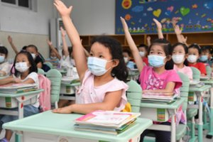 Situacija mokyklose primins amerikietiškus kalnelius – sudėtingiausių metų laukia visas pasaulis