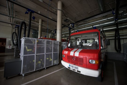 Gaisras Kaune: ugniagesiai skubėjo gesinti degančio buto