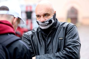 Baikeriams Kaune matavo temperatūrą