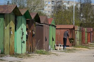 Ilgai snaudę metalinių garažų savininkai ėmė piktintis: pasijuto lyg nusikaltėliai