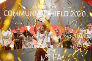 „Arsenal“ nugvelbė Anglijos futbolo supertaurę iš „Liverpool“