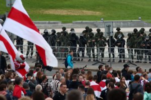 Neramumai Baltarusijoje tęsiasi: praneša, kad sulaikė per 100 asmenų