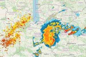 Dalį Lietuvos talžė galinga audra, dangų raižantys žaibai ir liūtis pasiekė sostinę