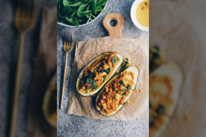 Avinžirniais ir špinatais įdarytos cukinijos – dienoms, kai nesinori mėsos