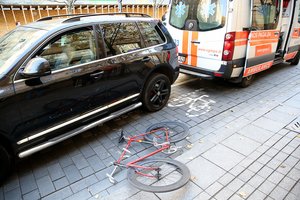 Savaitgalį eismo nelaimėse nukentėjo dviratininkai, mopedo keleiviai