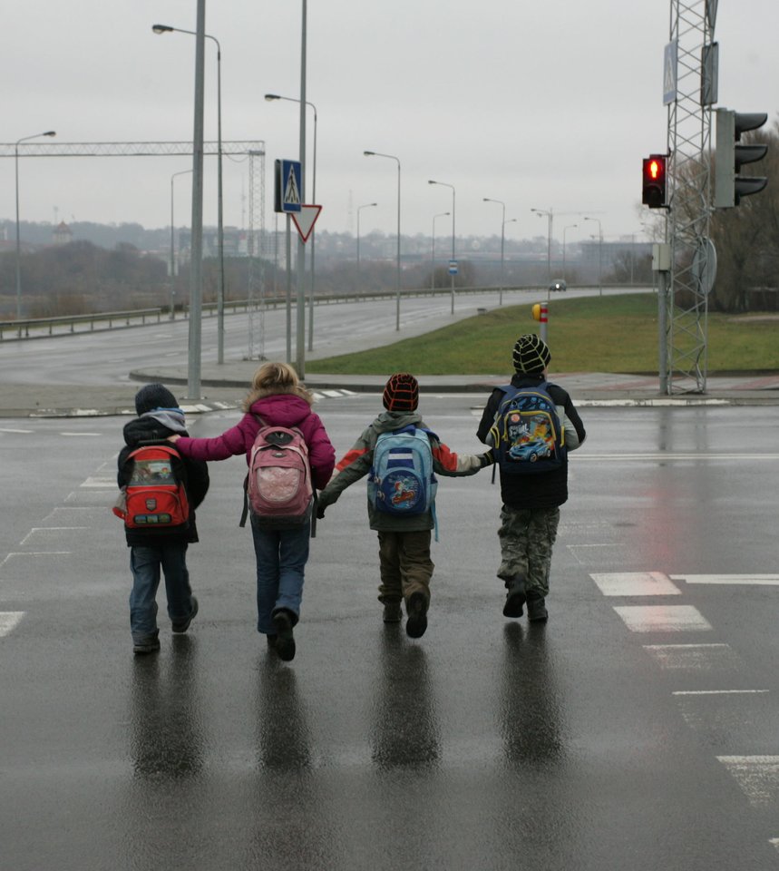 Į gatves ir kelius tradiciškai sugrįžta jaunieji eismo dalyviai.<br>M.Patašiaus nuotr.