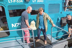 Šimtametį varpą archeologai ištraukė iš skenduolių kapinių jūros gelmėse