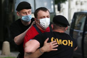 Baltarusijos VRM vadovas: milicija „kartais“ naudojo perteklinę jėgą prieš žurnalistus