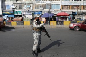 Talibanui užpuolus karinę bazę Afganistane žuvo trys žmonės