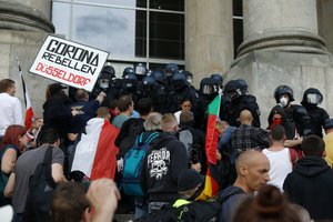 Radikalai protestų metu nutarė pamokyti politikus: jų priešas – vyriausybė