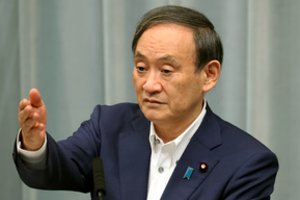 Japonijos premjero postas prognozuojamas kabineto atstovui Y. Sugai