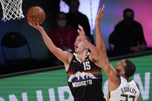 Paskutinėse „Nuggets“ bei „Jazz“ serijos rungtynėse – įspūdinga kova bei pergalingas serbo šūvis