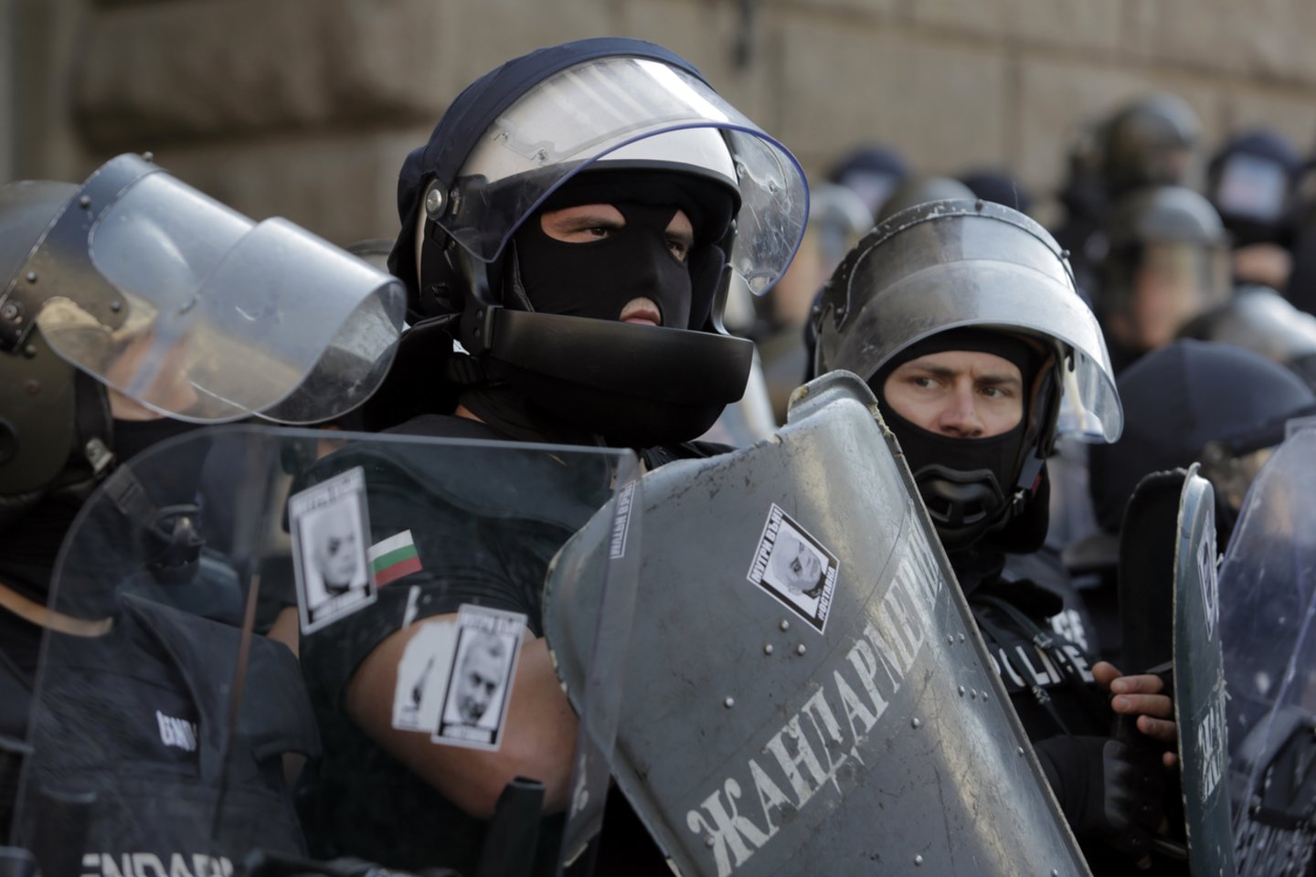 Bulgarijoje prieš vyriausybę protestuojantys aktyvistai susirėmė su policija.