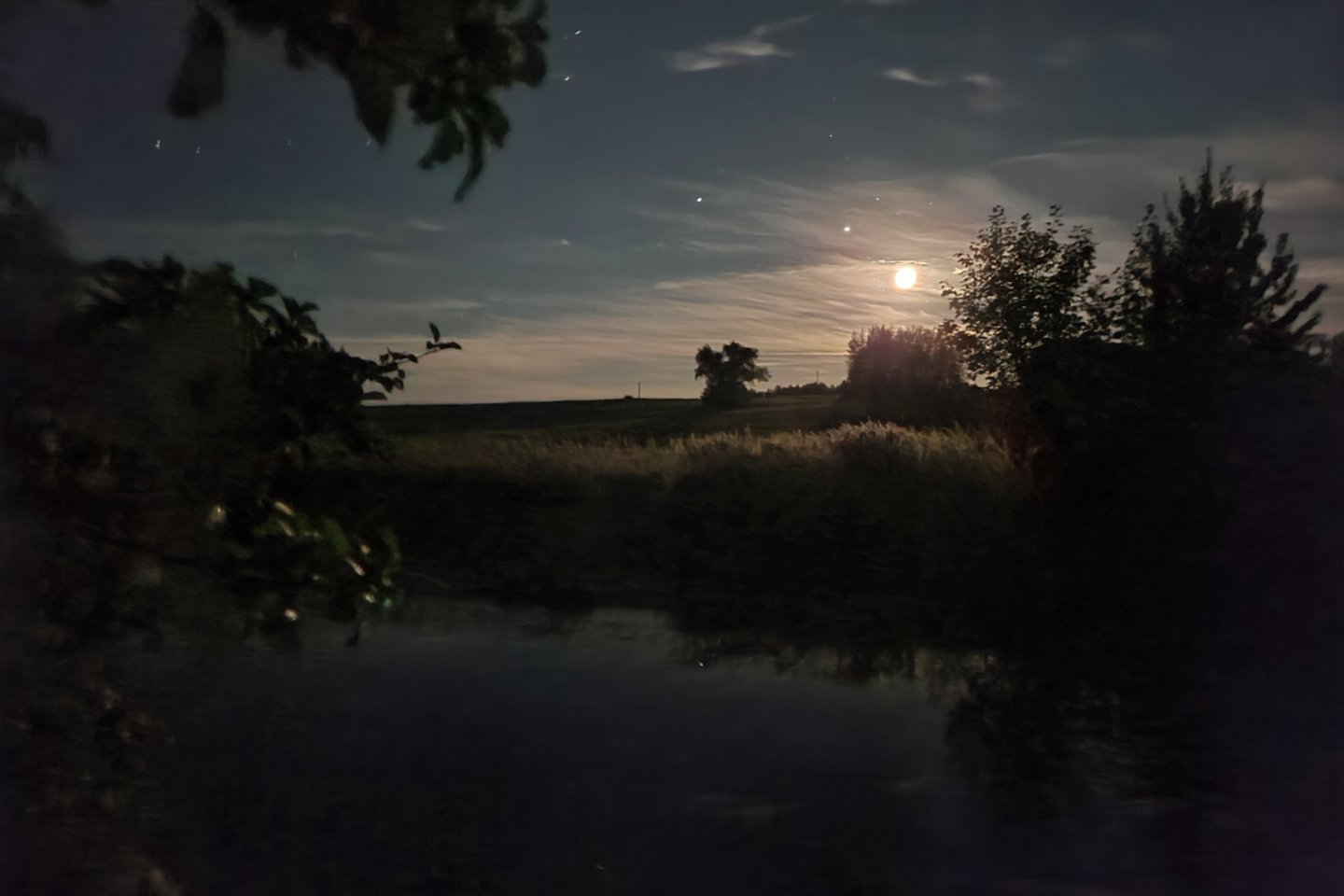  Naktinės fotografijos testas, kaimo vietovė, mėnesiena.<br> A. Rutkausko nuotr.